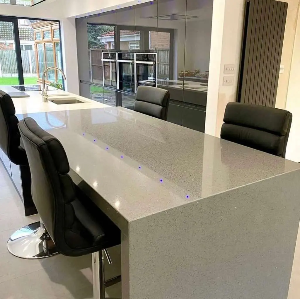 Using Marble-Effect Worktops to Make Your Space Appear Larger